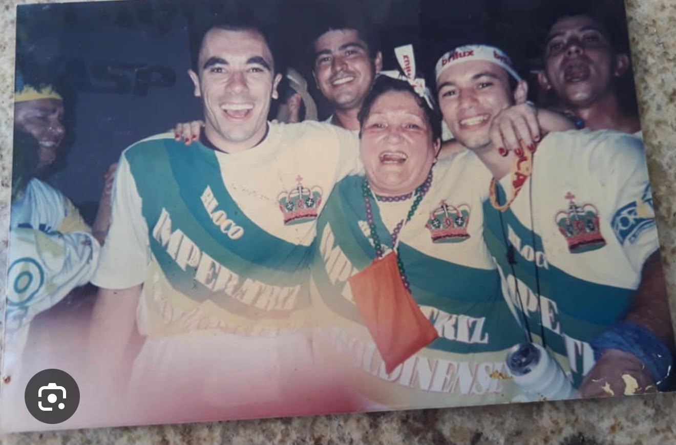 Dona Mocinha com integrantes de uma antiga formação musical